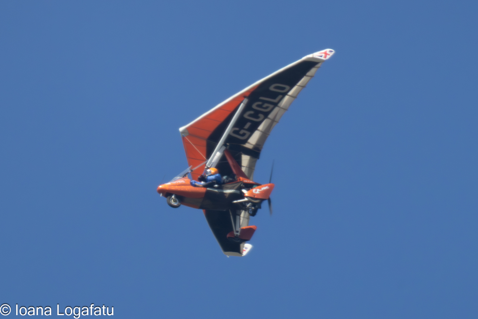 Flying high in a vibrant ultralight